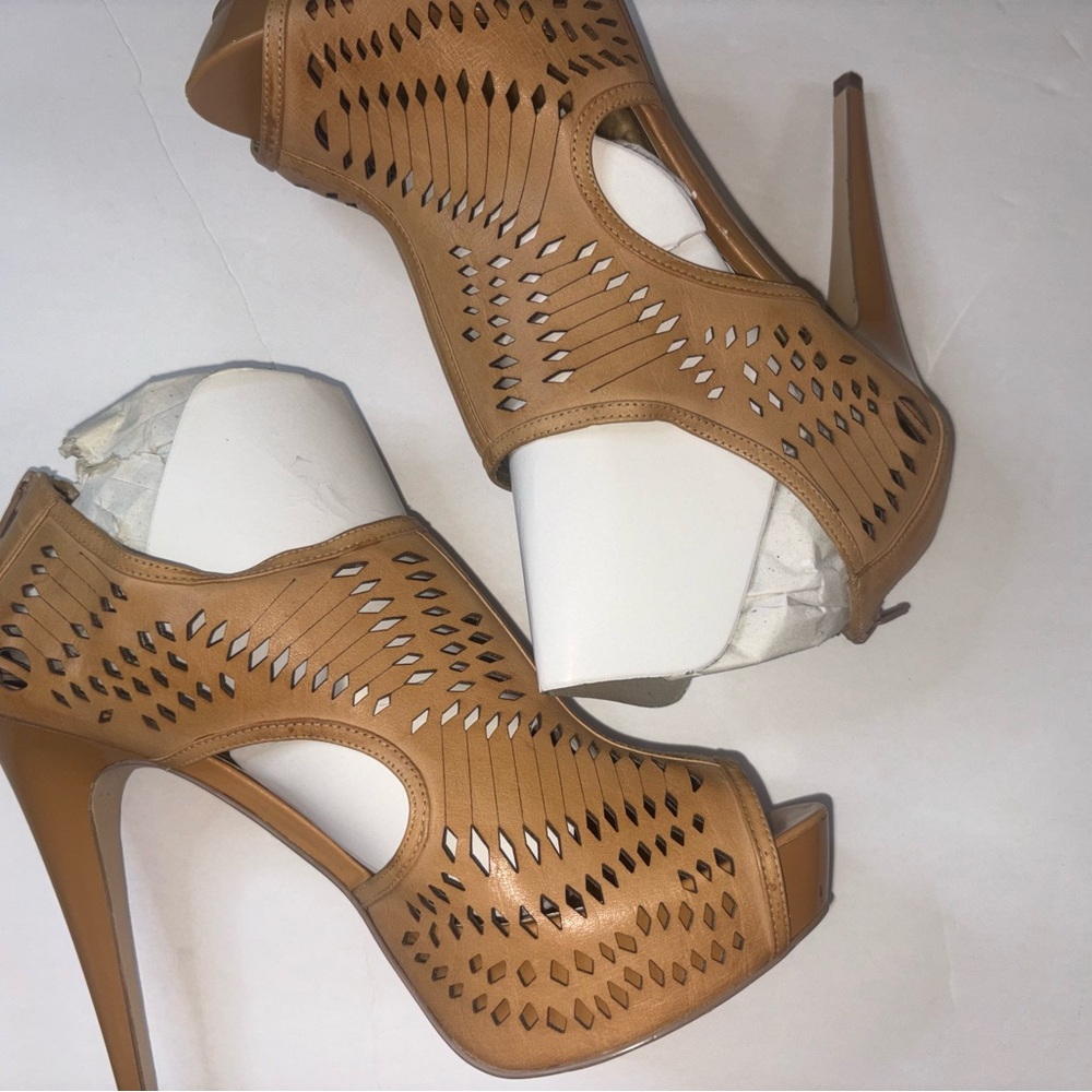 Carlos by Carlos Santana Joplin women's brown leather stiletto cutout heel Sz 10